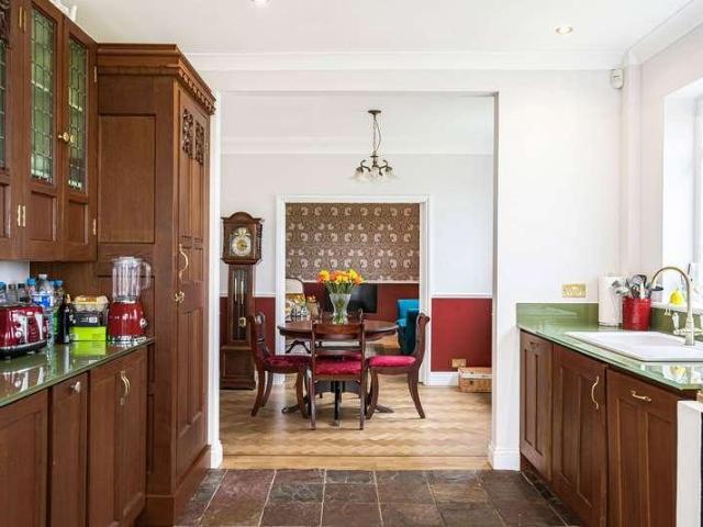 4 bed house for sale