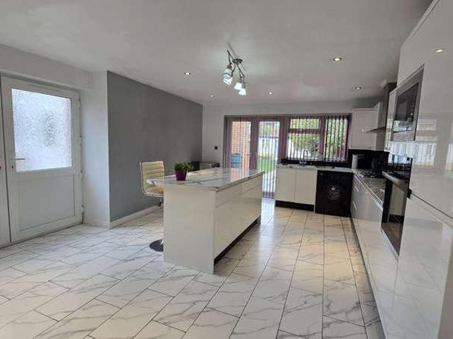 4 bed house for sale