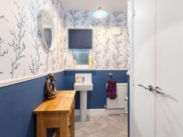 4 bed house for sale