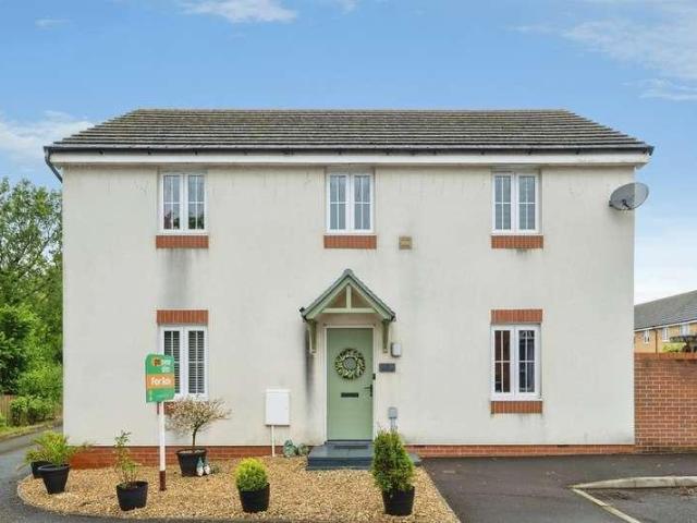 4 bed house for sale