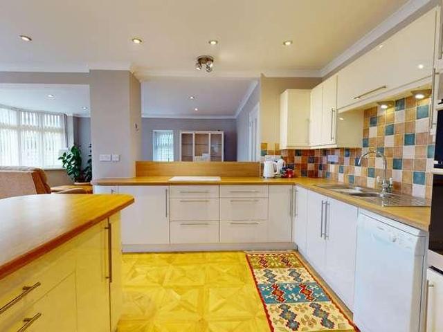 4 bed house for sale