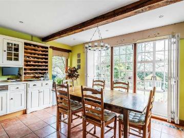 4 bed house for sale