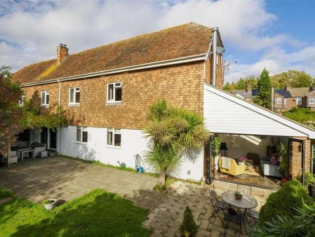 4 bed house for sale