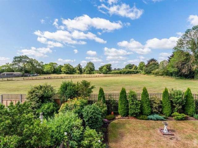 4 bed house for sale