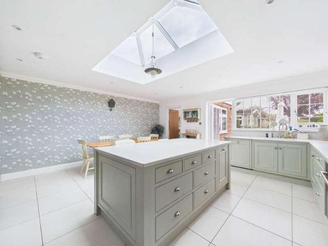 4 bed house for sale