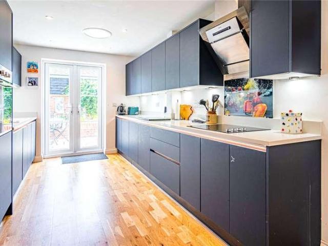 4 bed house for sale