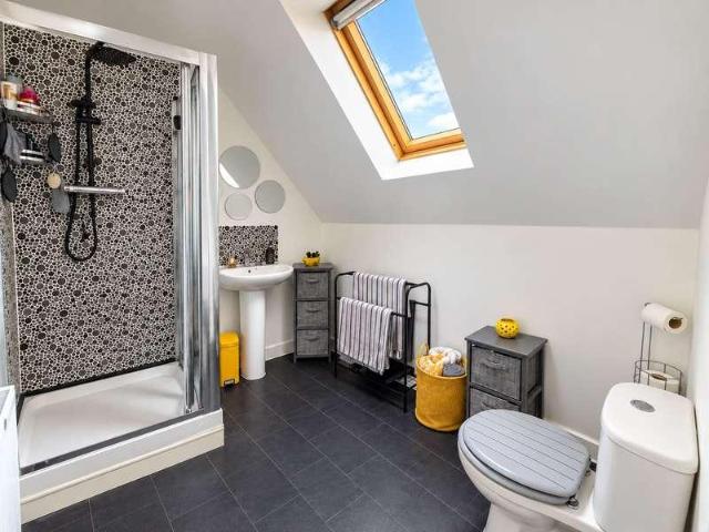 4 bed house for sale