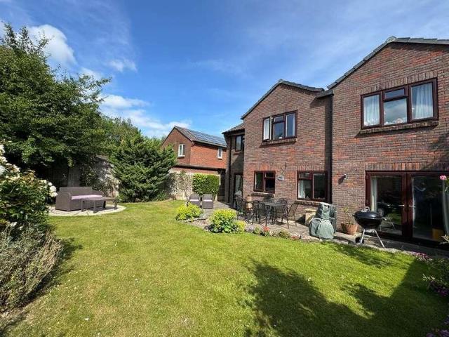4 bed house for sale