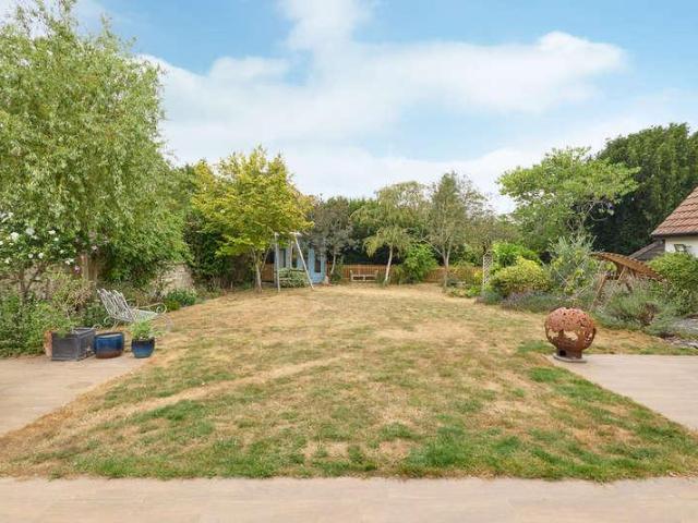 4 bed house for sale
