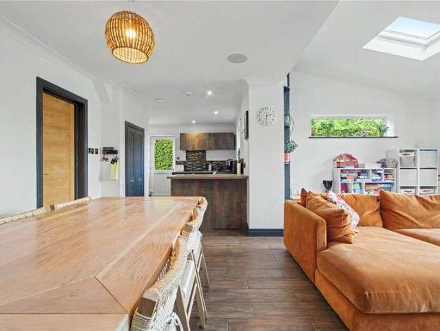 4 bed house for sale