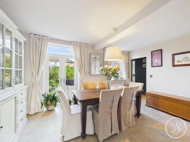 4 bed house for sale