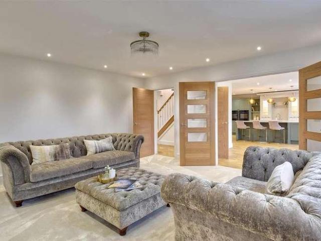 4 bed house for sale