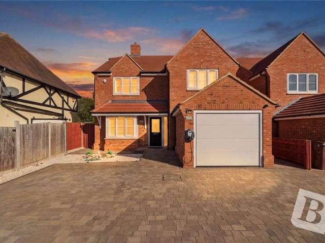 4 bed house for sale
