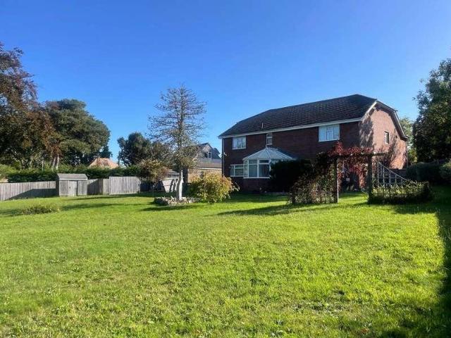 4 bed house for sale