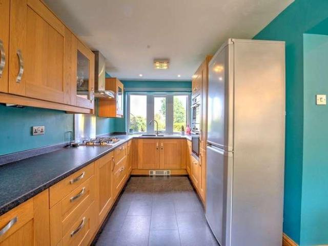 4 bed house for sale