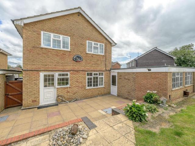 4 bed house for sale