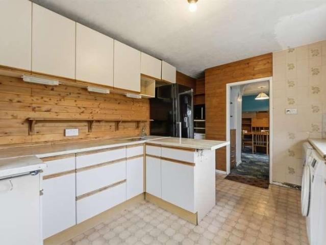 4 bed house for sale