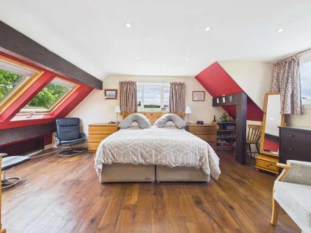 4 bed house for sale