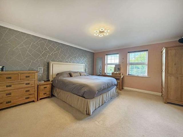 4 bed house for sale
