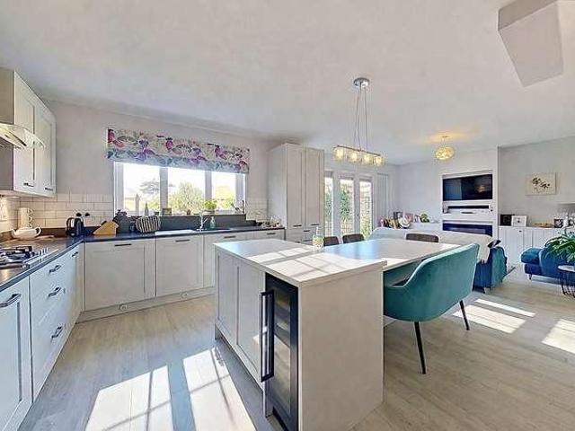 4 bed house for sale