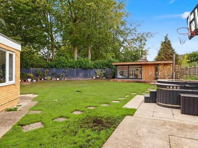 4 bed house for sale