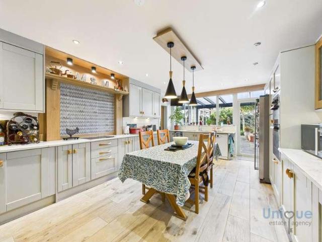 4 bed house for sale