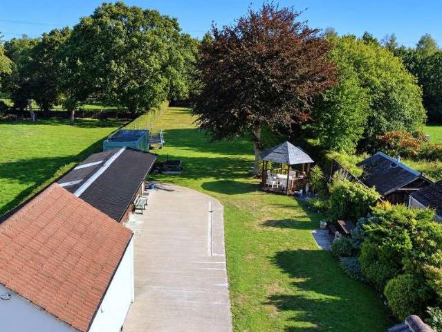 4 bed house for sale