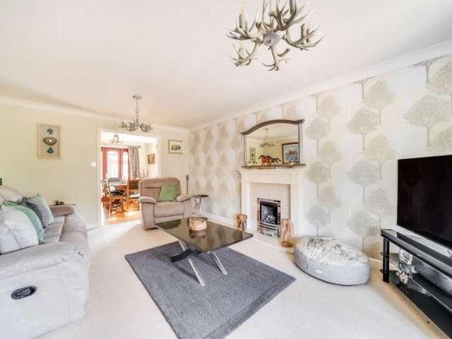 4 bed house for sale