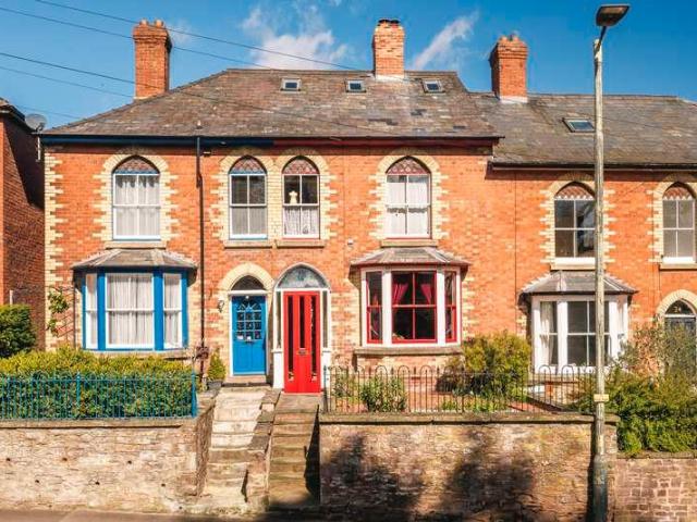 4 bed house for sale