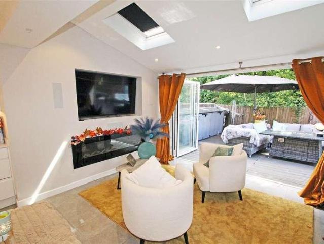 4 bed house for sale