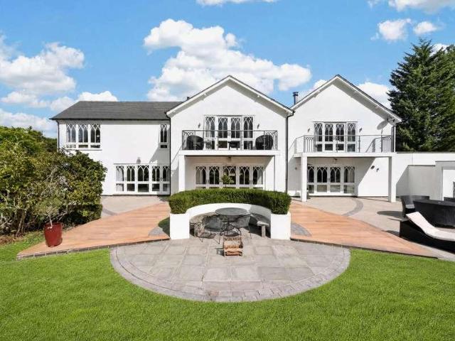 4 bed house for sale
