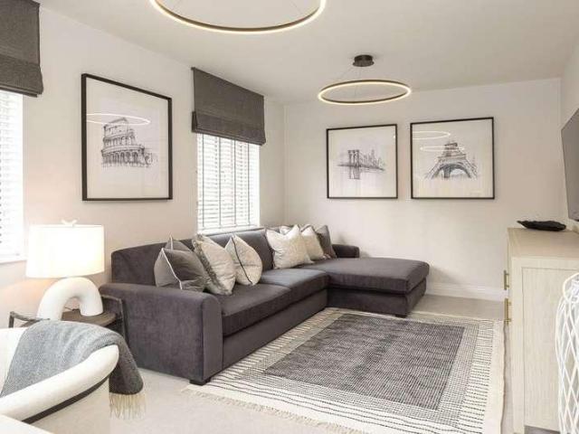 4 bed house for sale