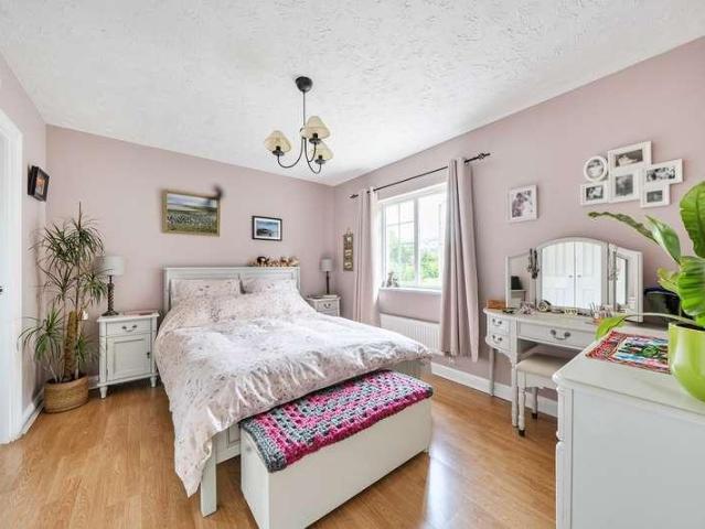 4 bed house for sale