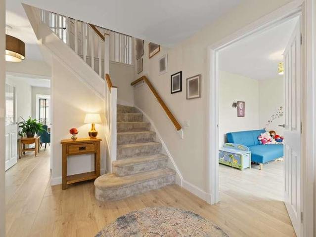 4 bed house for sale