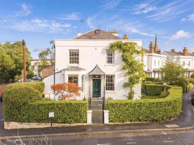 4 bed house for sale