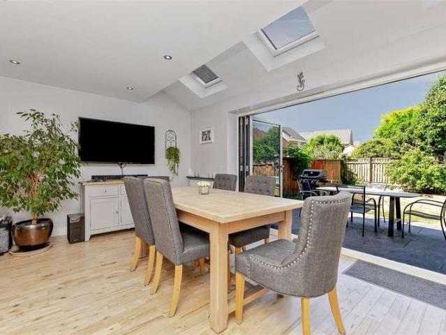 4 bed house for sale