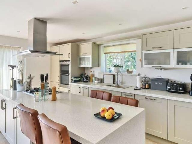 4 bed house for sale