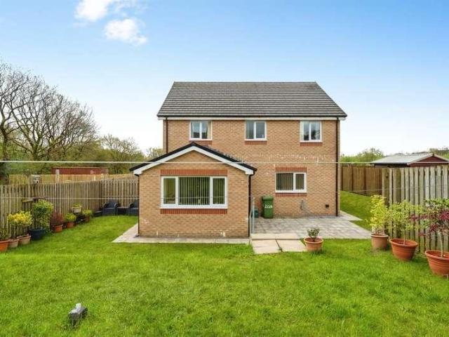 4 bed house for sale