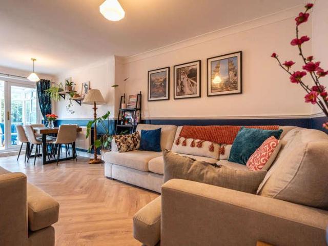 4 bed house for sale