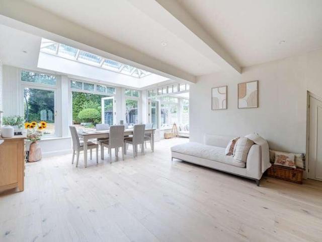 4 bed house for sale