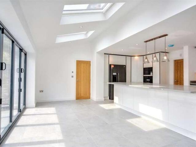 4 bed house for sale