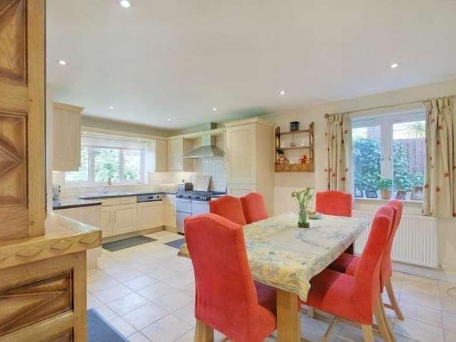 4 bed house for sale
