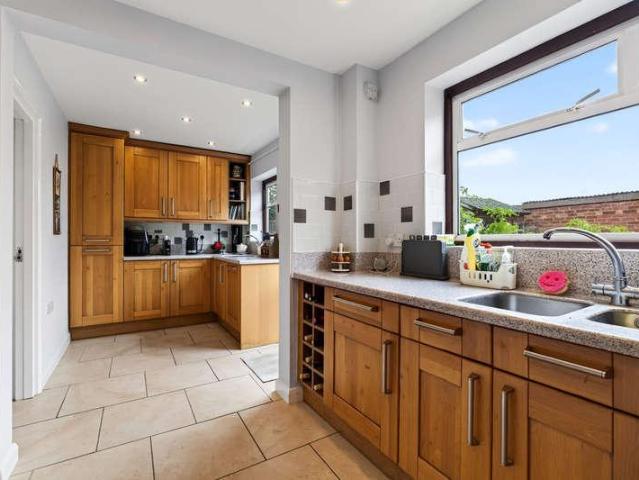 4 bed house for sale