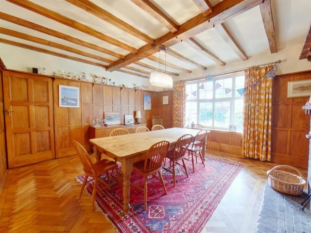 4 bed house for sale