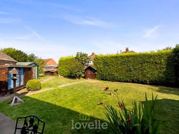 4 bed house for sale