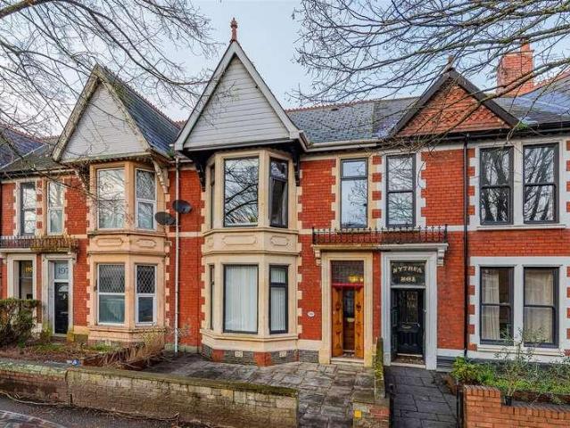4 bed house for sale
