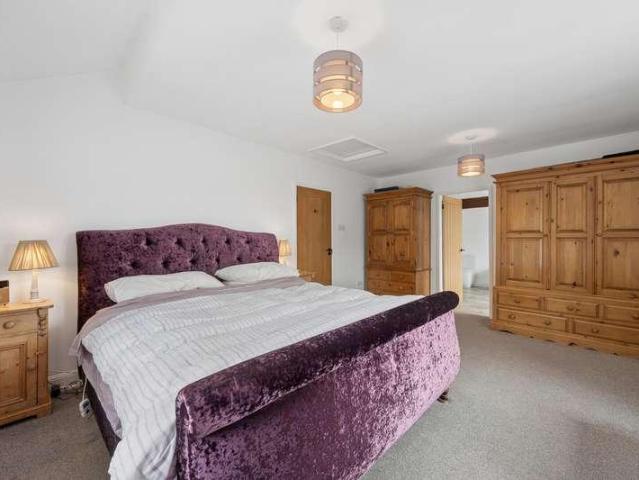 4 bed house for sale