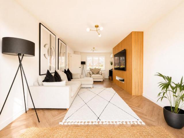 4 bed house for sale