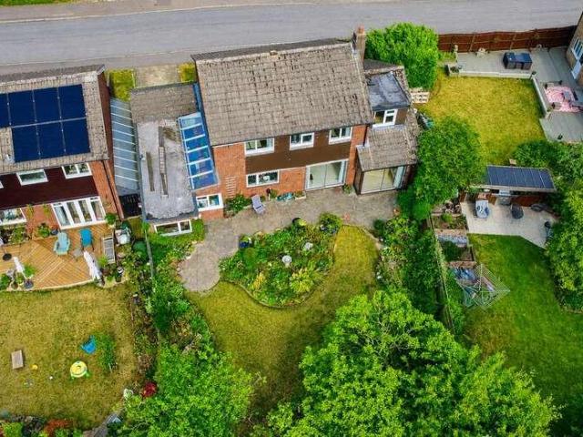 4 bed house for sale