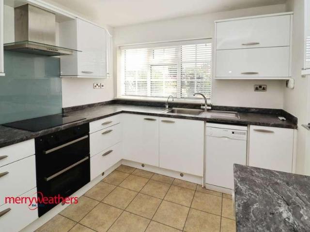 4 bed house for sale